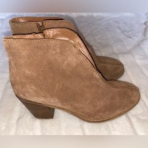 DIBA True brown suede booties size 10 open front